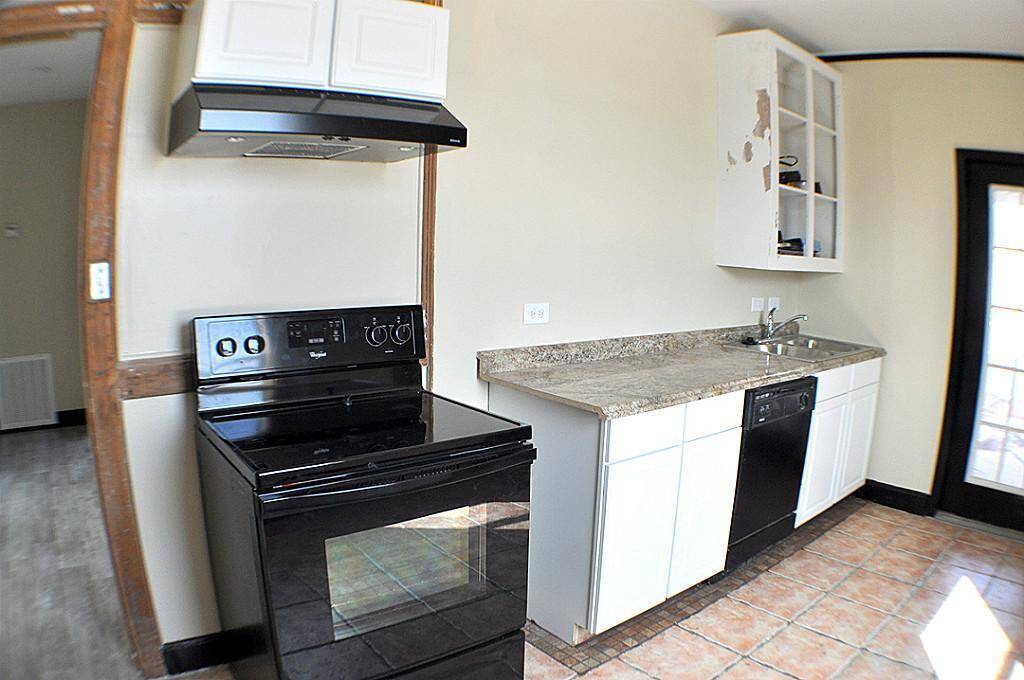 Open Kitchen. New appliances.