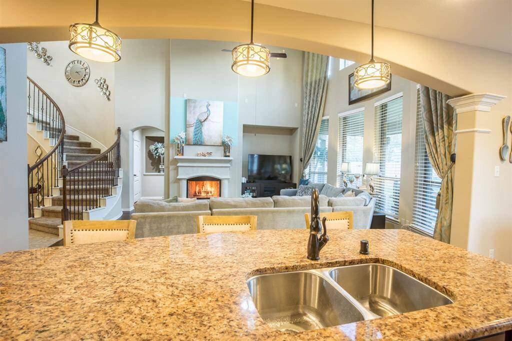 Expansive island is perfect for entertaining