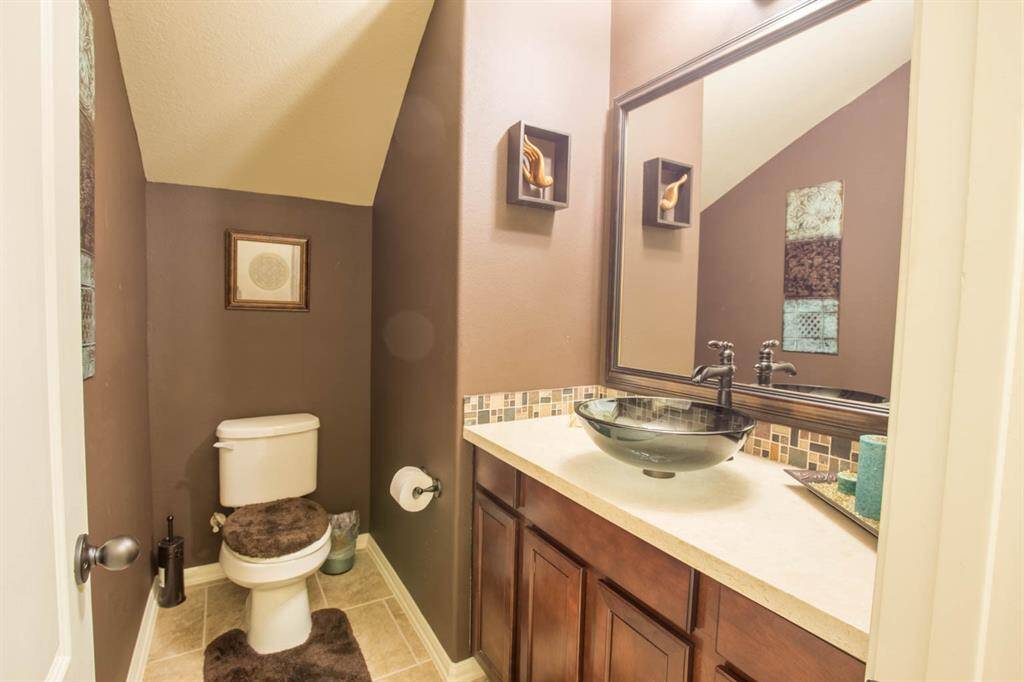 Downstairs guest bathroom