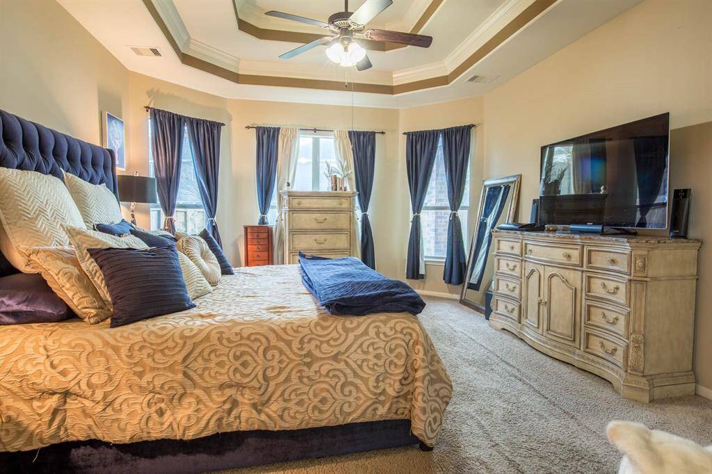 Extra large primary bedroom