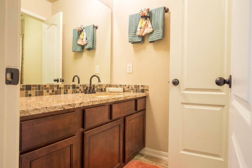 1of 2 full upstairs bathrooms