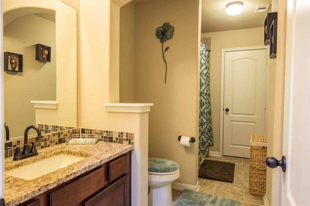 2nd full upstairs bathroom