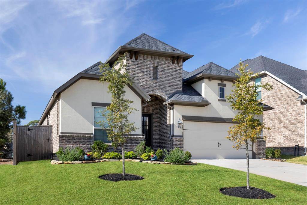 Welcome Home to 1358 Knollbridge Point Lane!