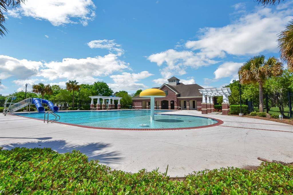 Community Pool & Clubhouse
