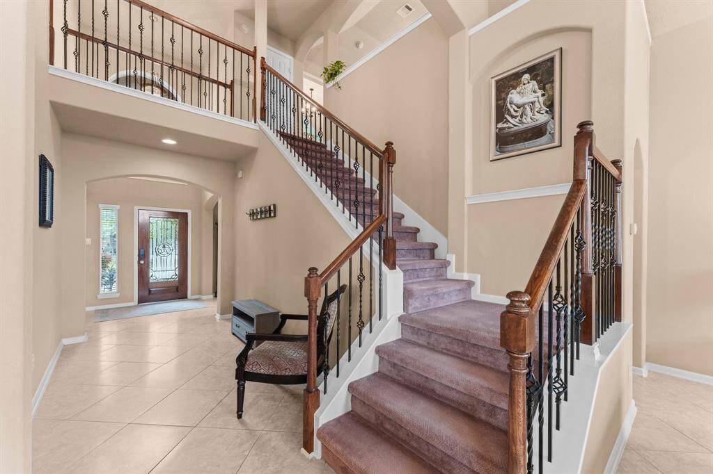 Large entry; carpet was replaced in 2021