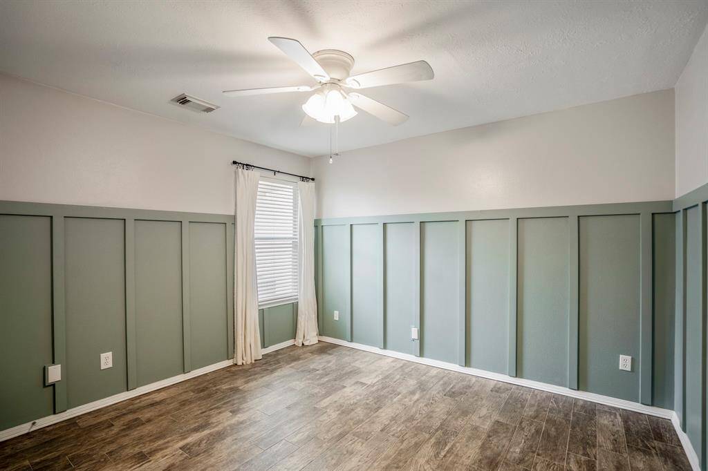 Secondary bedroom