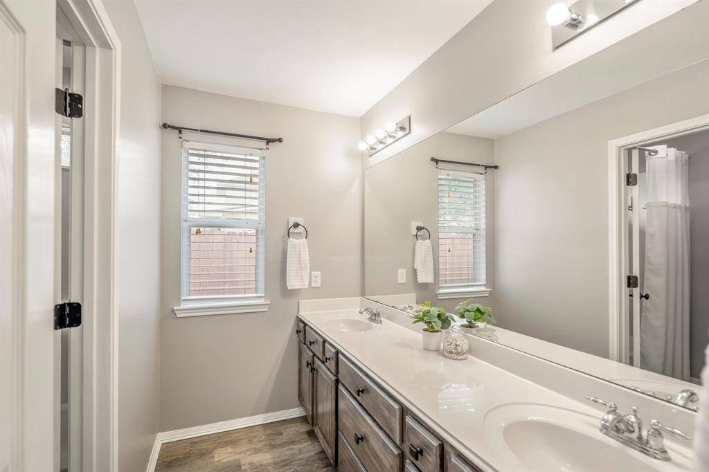 2nd bathroom