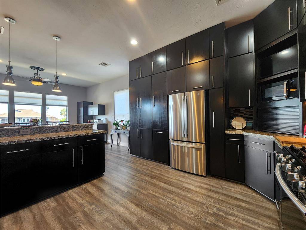 Tons of storage all the way to the ceiling.