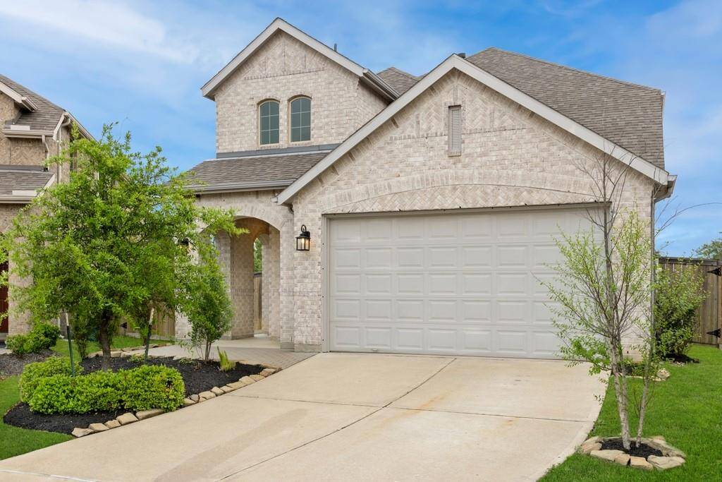 Situated in a quiet cul-de-sac in the desirable Bridgeland Master-Planned community, this spacious 2-story home offers 4 bedrooms, 3 full baths, and a well-designed floor plan perfect for both comfort and entertaining.