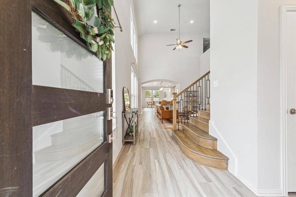 Situated in a quiet cul-de-sac in the desirable Bridgeland Master-Planned community, this spacious 2-story home offers 4 bedrooms, 3 full baths, and a well-designed floor plan perfect for both comfort and entertaining.