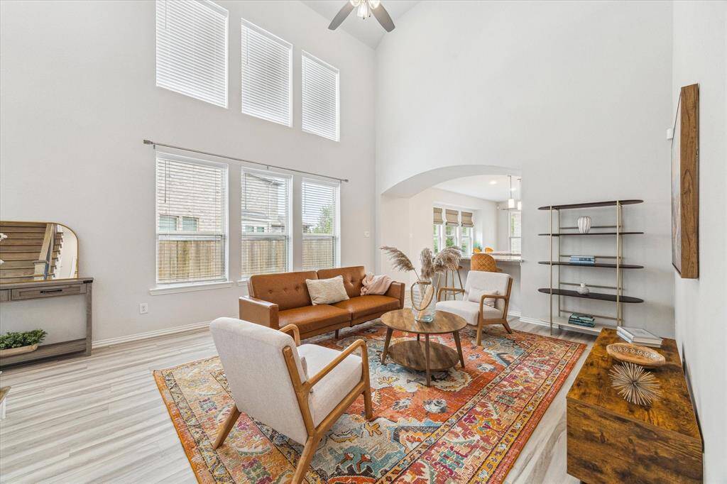 The open floor plan joins the dinning area, kitchen and living room seamlessly with incredible natural light.