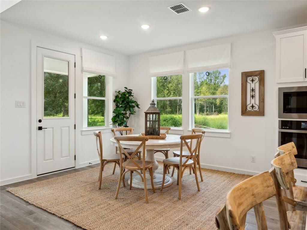 Charming dining area (*Photo not of actual home and used for illustration purposes only.)