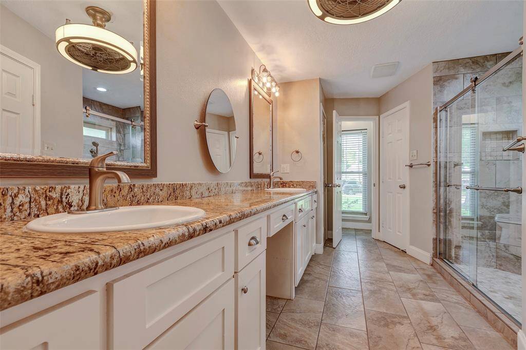 Complete with double sinks