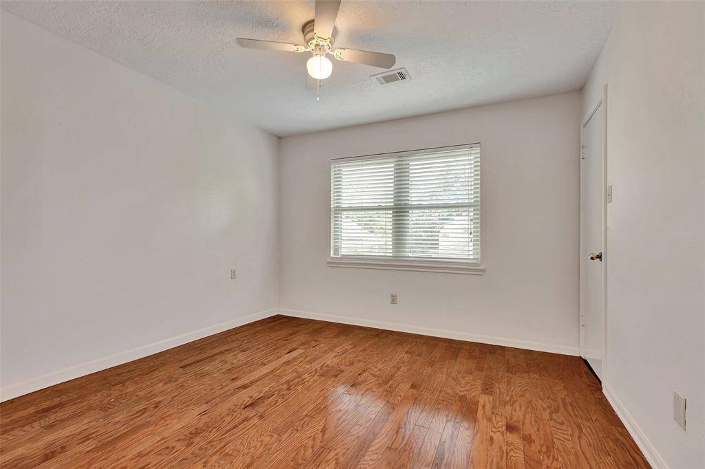 Nice size secondary bed rooms