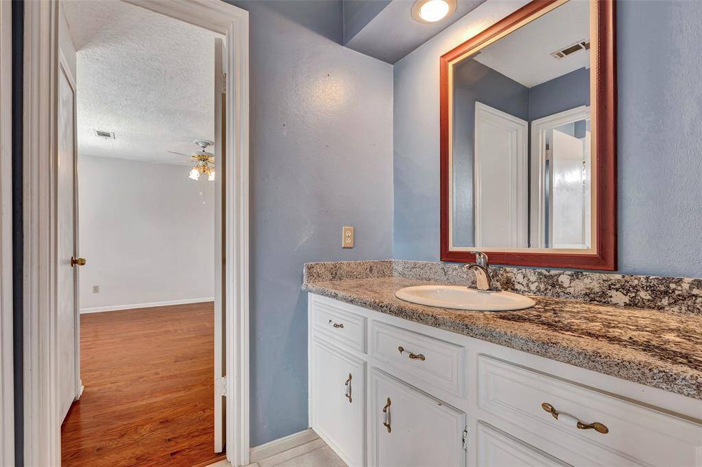 Granite continued in all bathtrooms