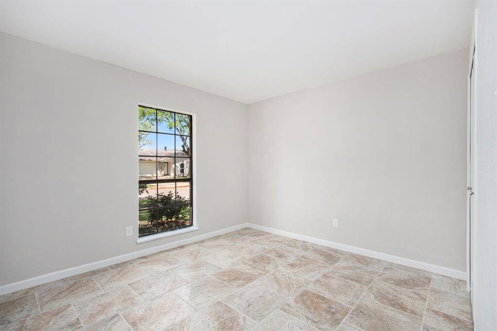 Secondary Bedroom - 12'6"x10'8"