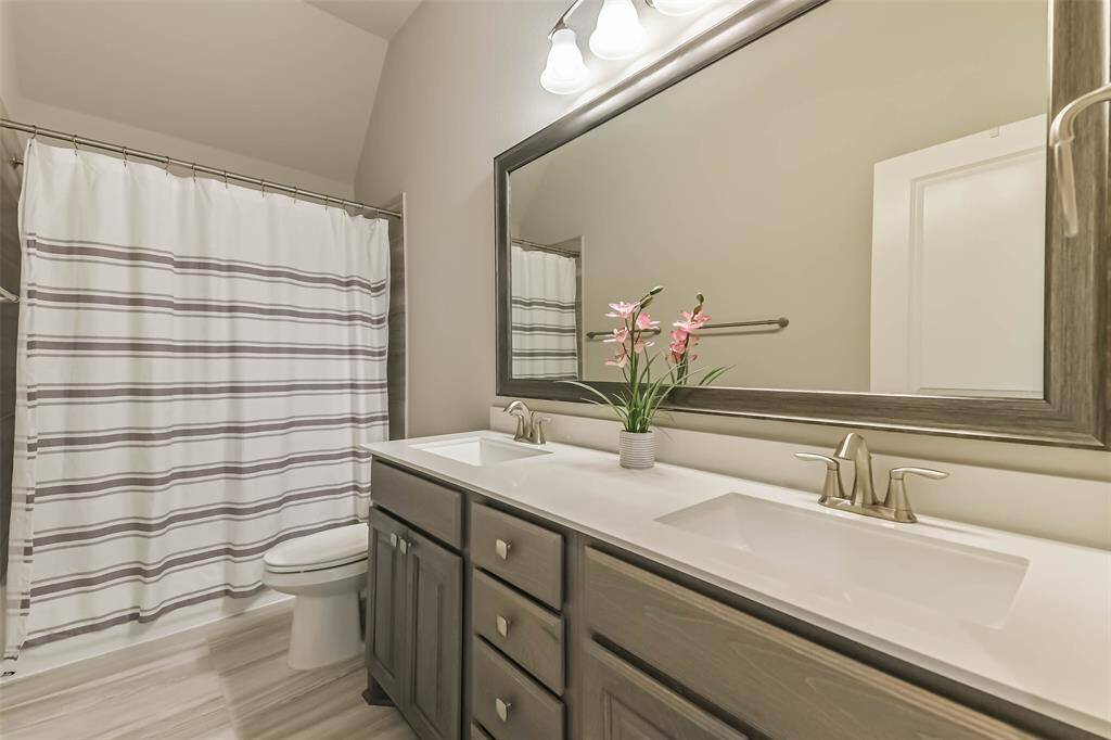 Upstairs guest bathroom