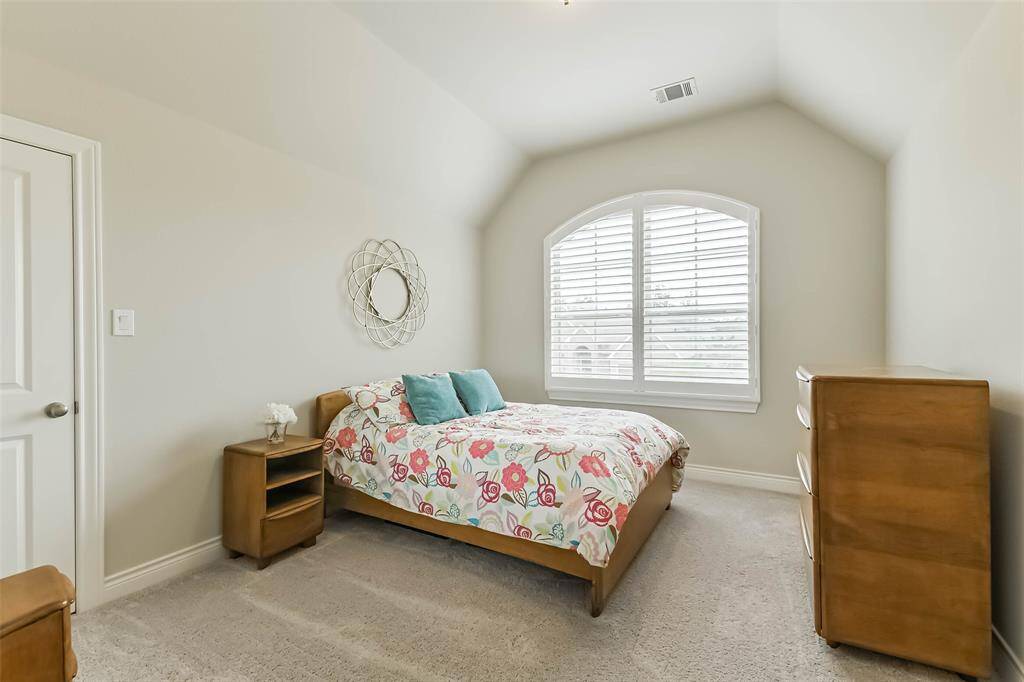 Guest bedroom with walk in closet