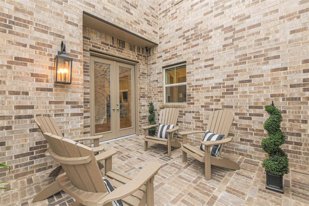 Cozy Court Yard