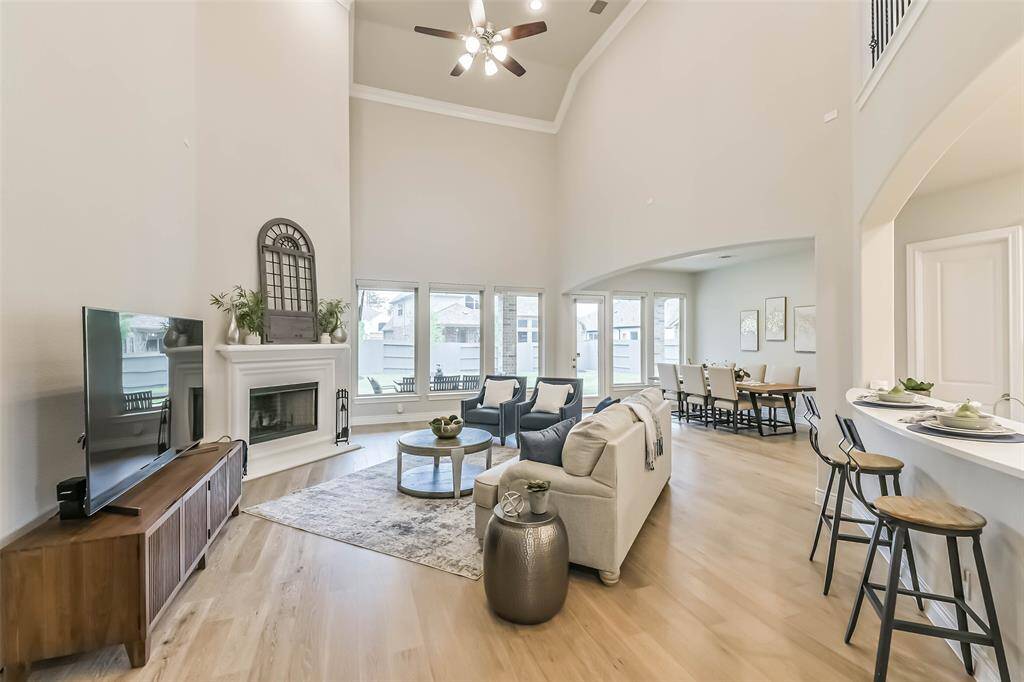Spacious main living area with open concept