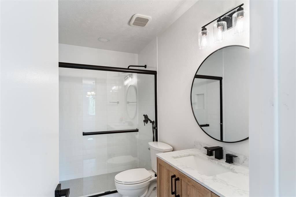 Upstairs full bath