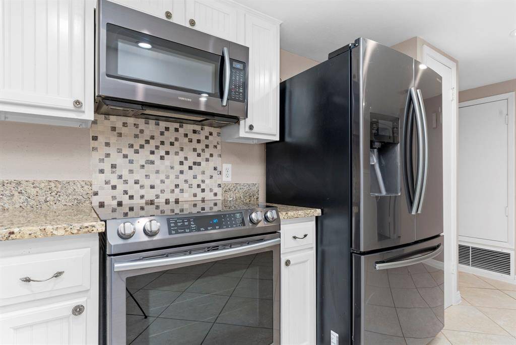 Look at the beautiful upgraded black stainless steel smooth top range with the above built in microwave oven.  Smooth top is so easy to keep clean!