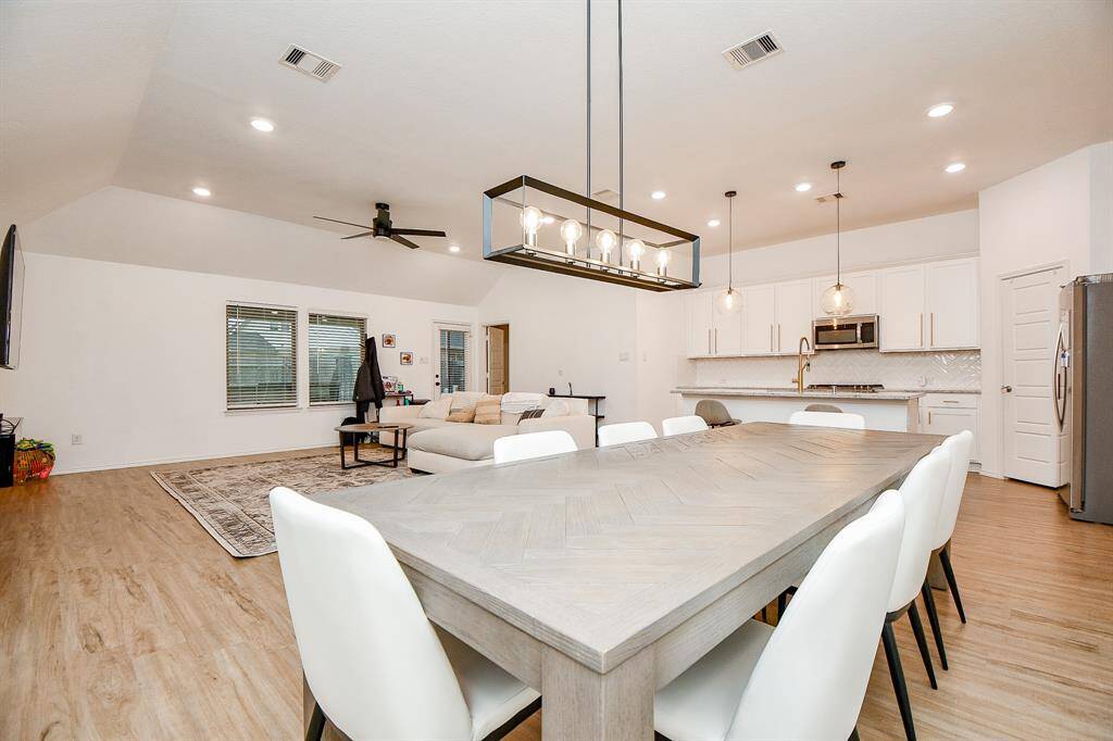 The dining room is a bright and inviting space, perfect for both casual meals and formal gatherings. With an open layout that flows seamlessly into the rest of the home, it offers plenty of room for a large dining table, making it ideal for entertaining.