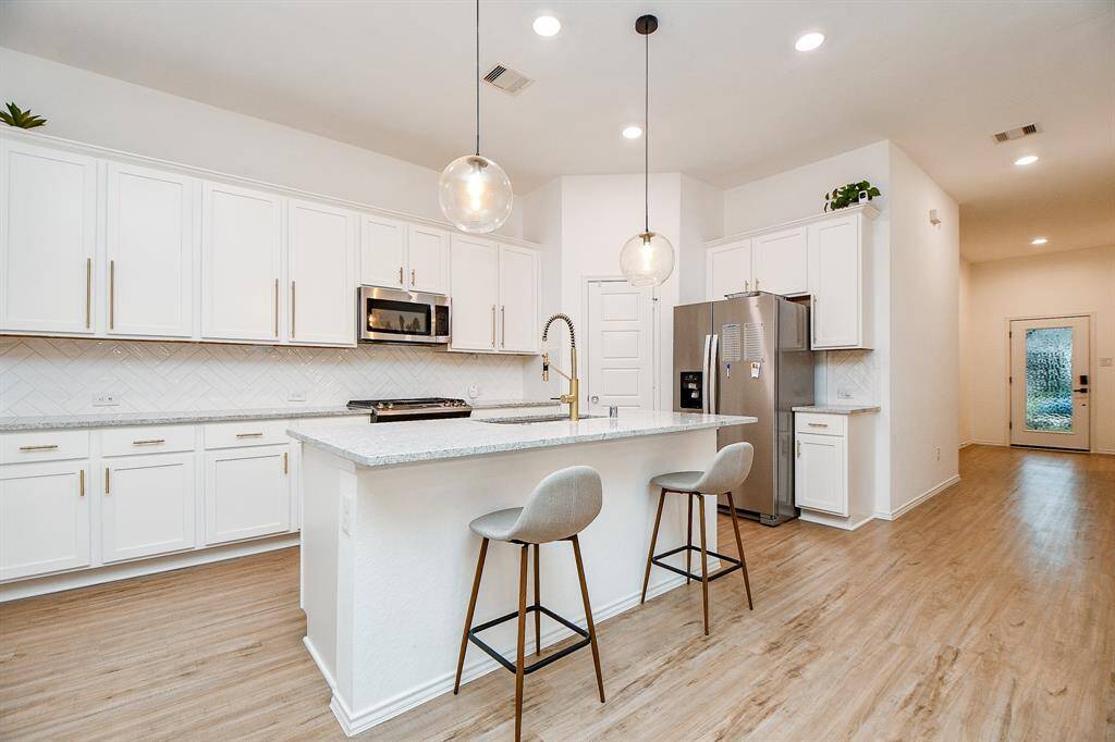 The kitchen is a chef’s dream, blending functionality with modern elegance. Featuring sleek quartz countertops, high-end appliances, and ample cabinetry, this space is perfect for preparing meals and entertaining guests.