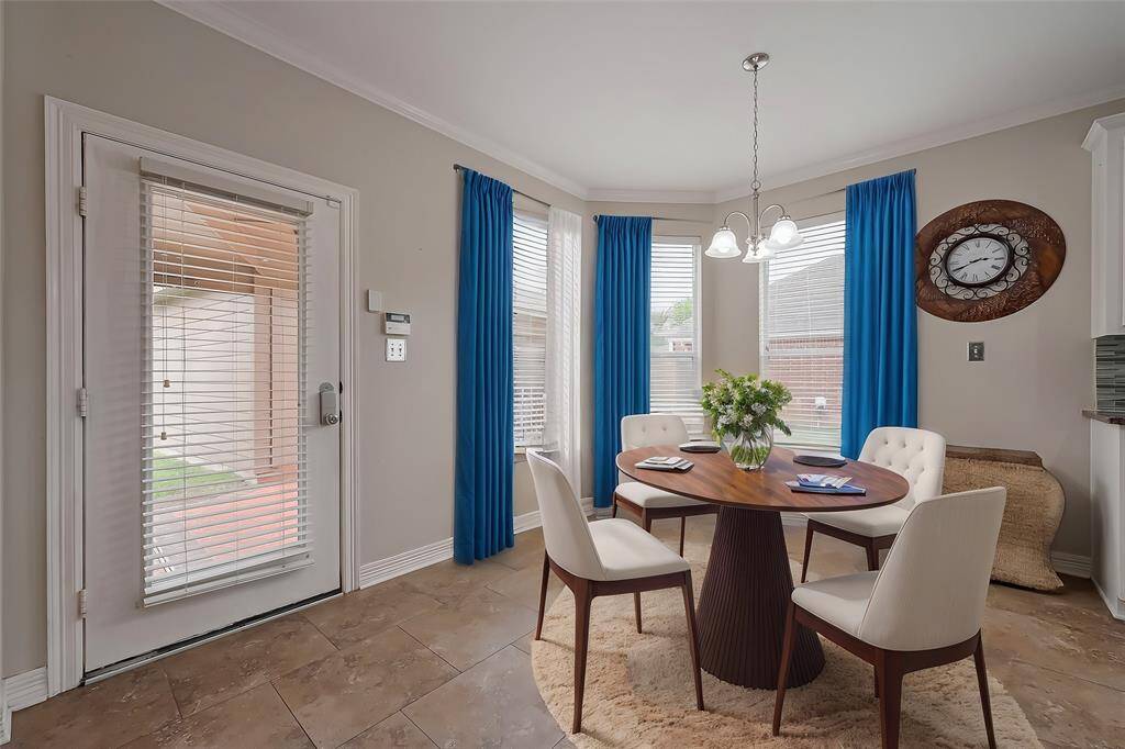 Virtually staged breakfast nook