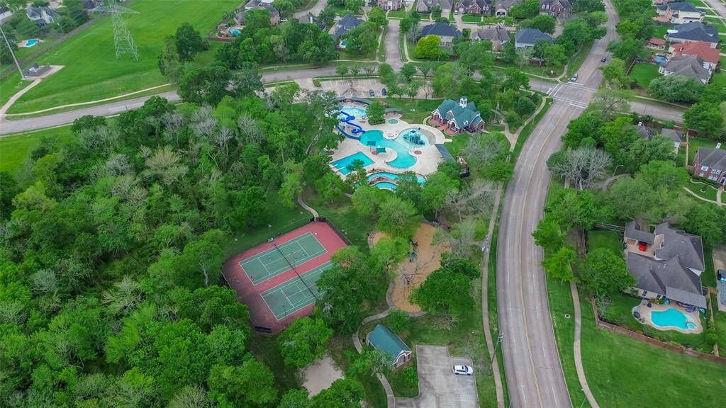 Neighborhood Tennis courts and pool!