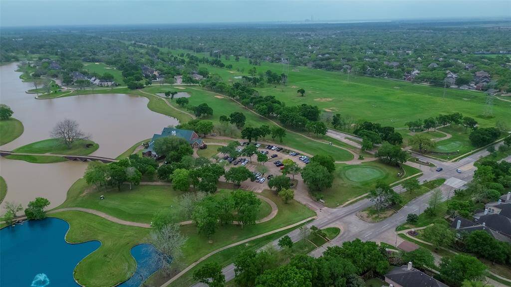 Greatwood Golf Club is stunning with lakes. It has 18 holes and is one of the finest and most challenging courses in the Houston area!