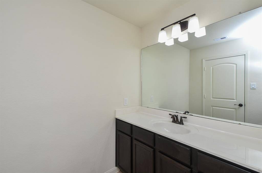 secondary bath on the second floor for upstairs rooms