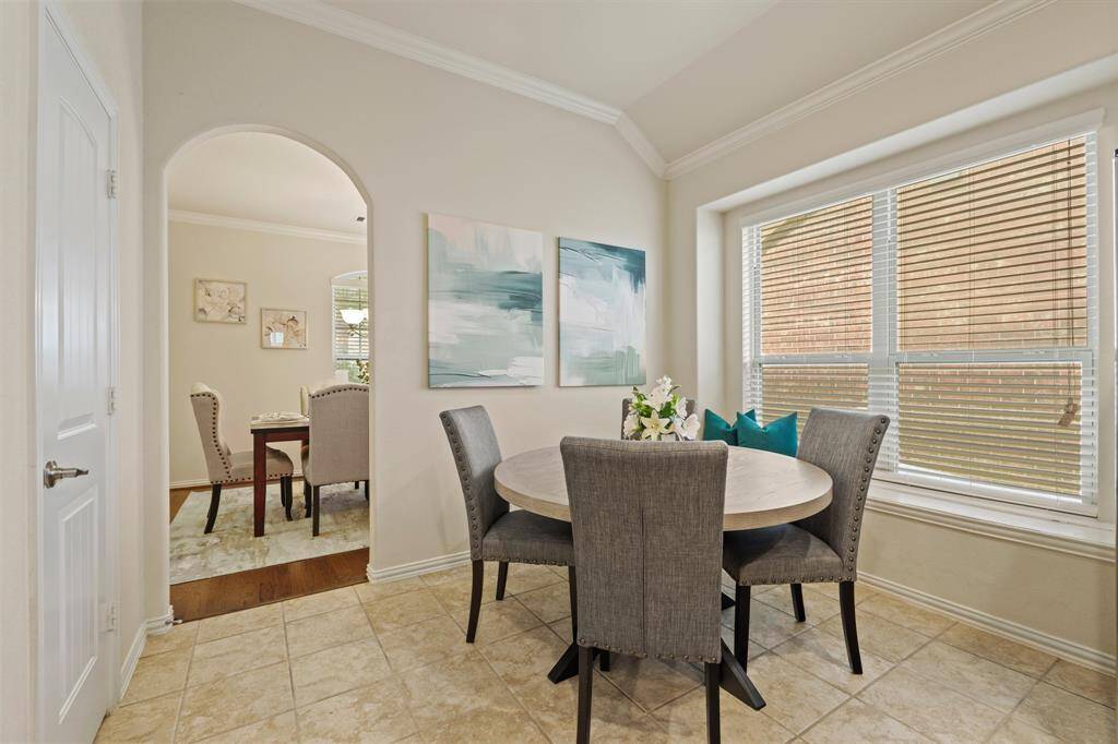 For more casual affairs, the breakfast area provides a great space to enjoy daily meals, snacks, or your morning coffee.