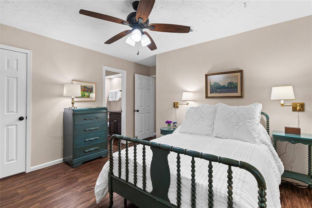 Primary En Suite with Walk in Closet