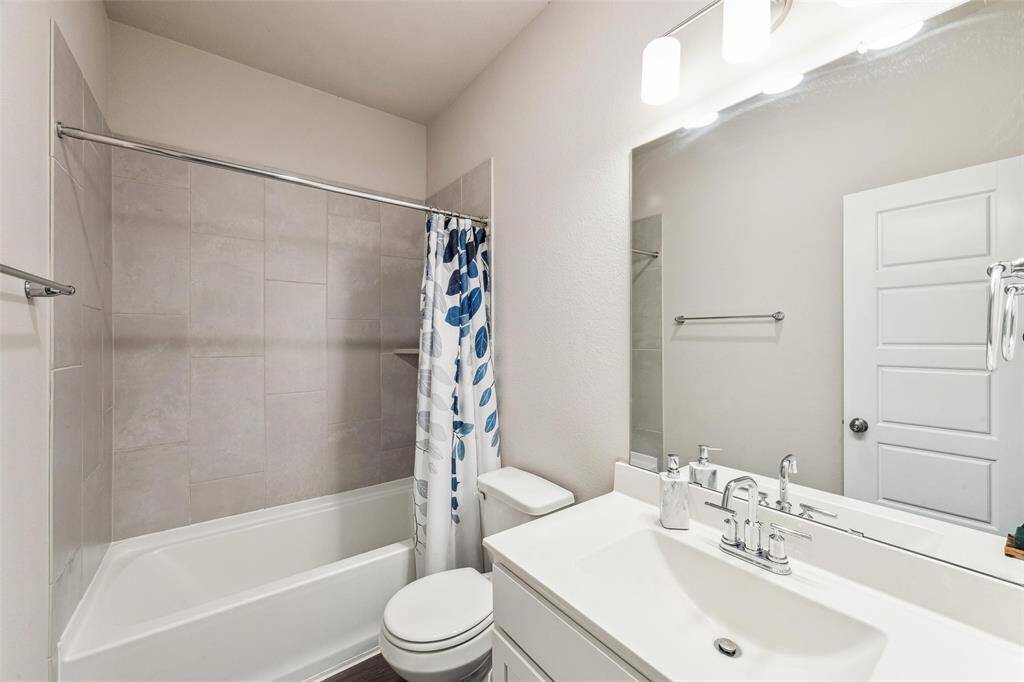 First floor full guest bathroom
