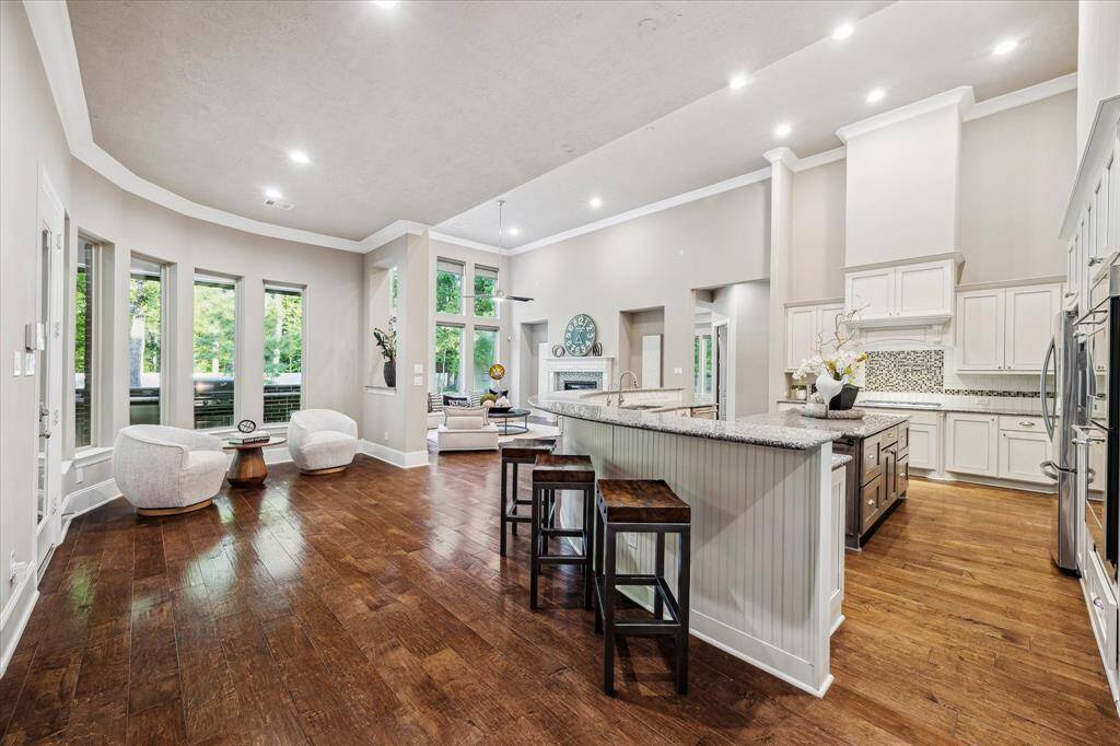 An amazing open concept with high ceiling and woods floors