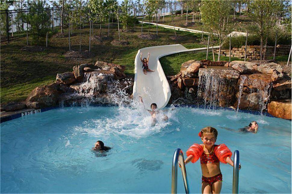 Included in your HOA dues is access to the 6,500 square foot fitness center with top of the line equipment and personal trainers onsite! Lovely water and pool views surround. Various exercise classes are also available. Great way to begin or end the day!