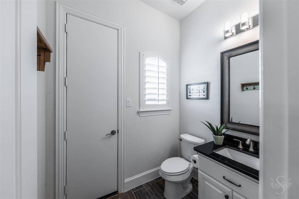 En-suite full bath connected to the secondary bedroom on 1st floor f