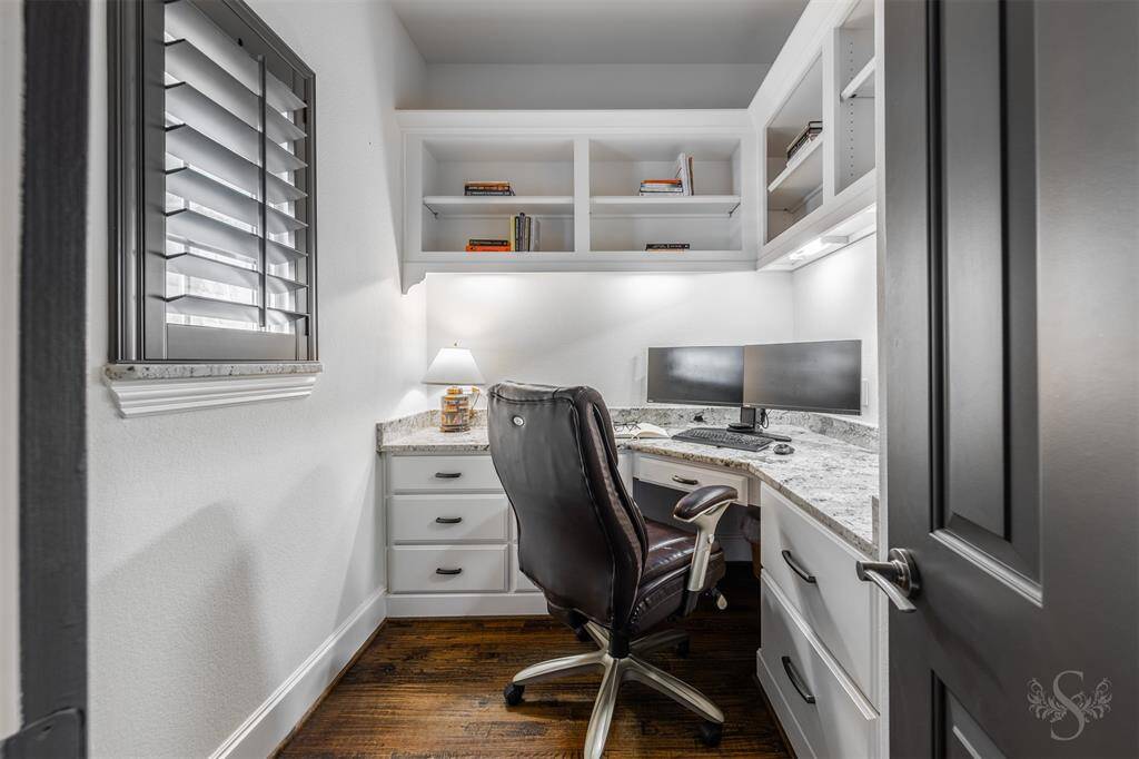 Tucked away off the main study, this private nook is the perfect spot for a focused workspace, complete with a built-in desk topped with sleek granite. With ample shelving and plenty of pullout drawers for storage, it’s designed to keep everything organized while offering a stylish and functional setup for a desktop workspace.