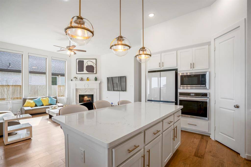 Your family and guests will enjoy many nights of fun, food and entertainment with ample counter space and kitchen island for setting up a wonderful array of provisions!