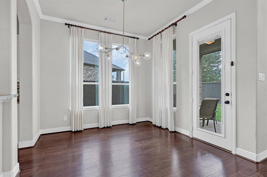 breakfast room