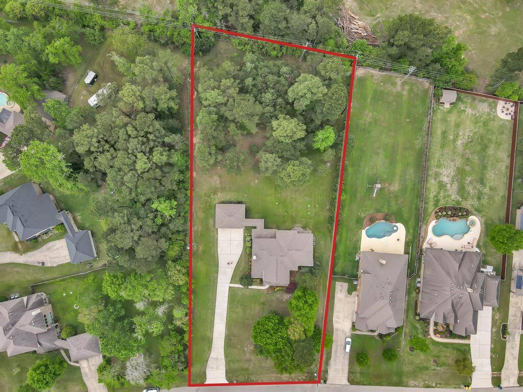 An approximate outline of the entire lot. Please verify with a survey of your own.This home currently enjoys a low tax rate of $1.5831 (2024) and has no MUD tax! Neighborhood amenities include two parks with playground equipment, a walking/jogging path, picnic areas, pond and courtesy patrol with local law enforcement agencies.