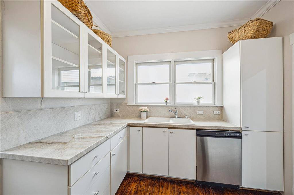 Who doesn't love a kitchen window.