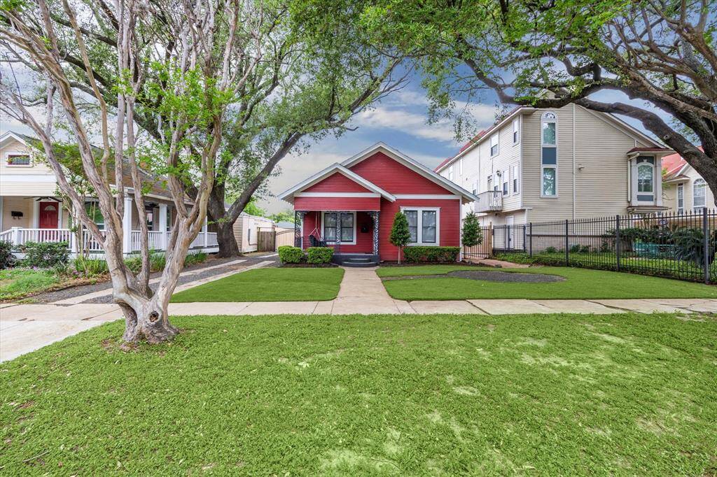 This is a large lot, 6,600SF, on one of the most desired streets in the Heights. Convenient location to night-life, restaurants and shopping.