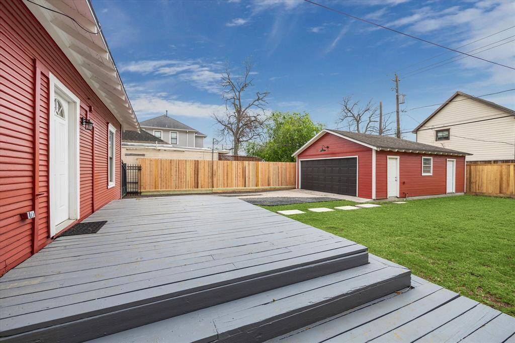 Large deck with room for entertaining