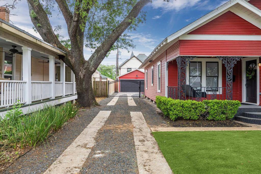 This property is zoned to Harvard Elementary. The artificial turf is newly installed