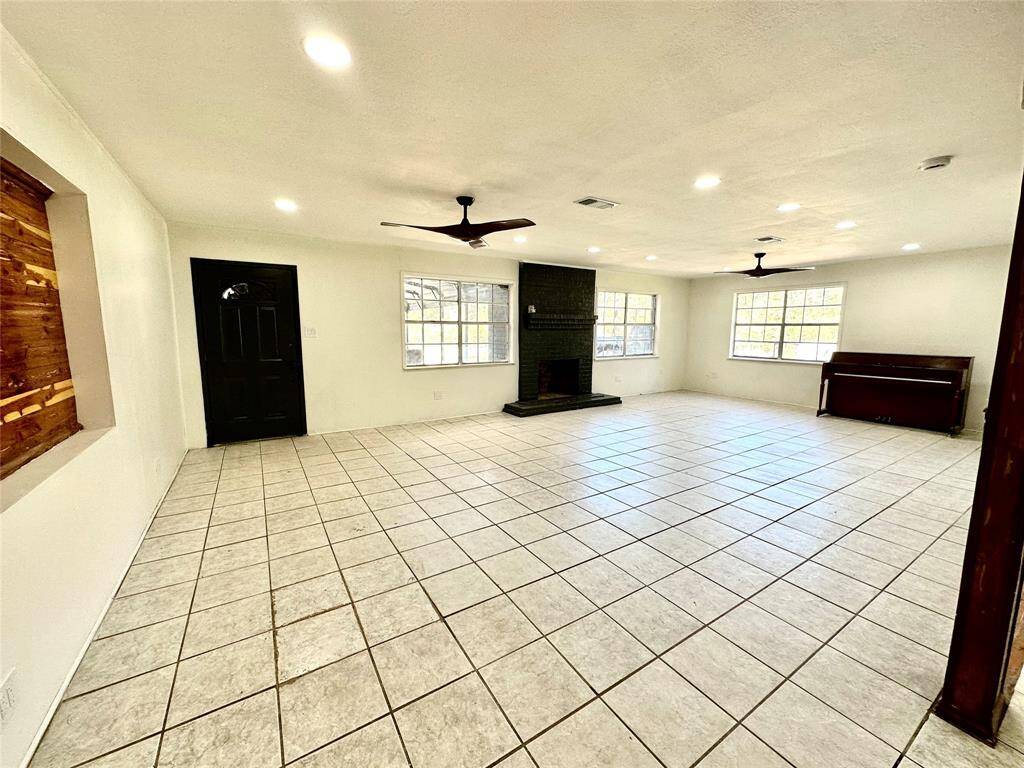 Another point of view of the spacious living room.