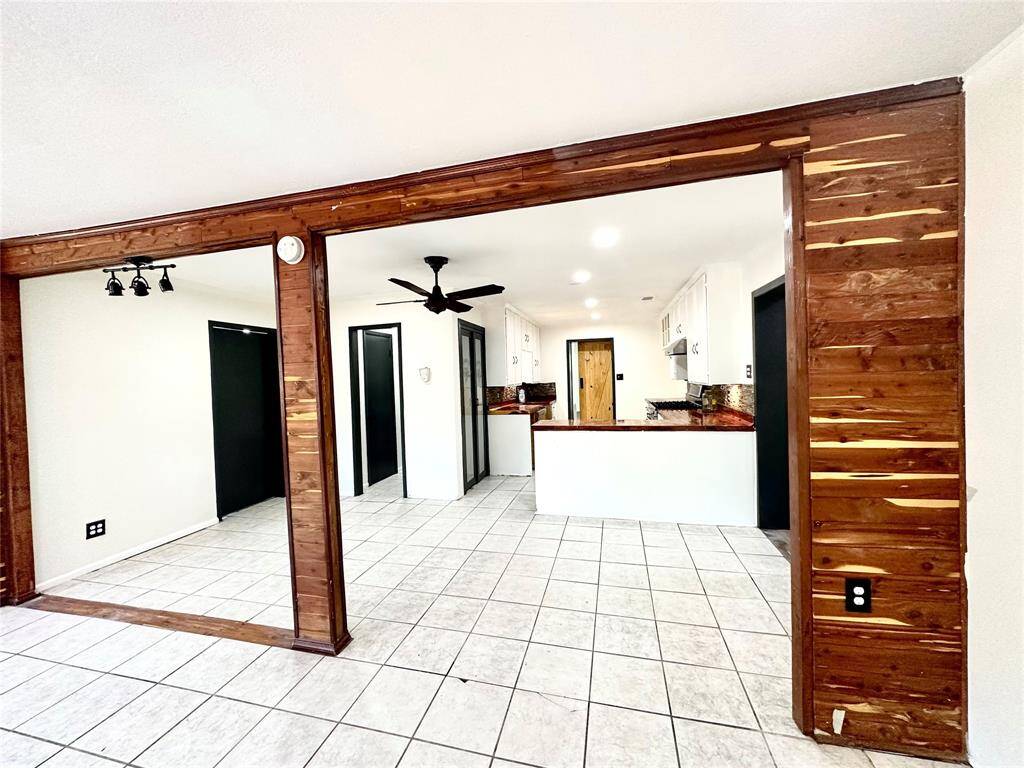 Kitchen and breakfast room.