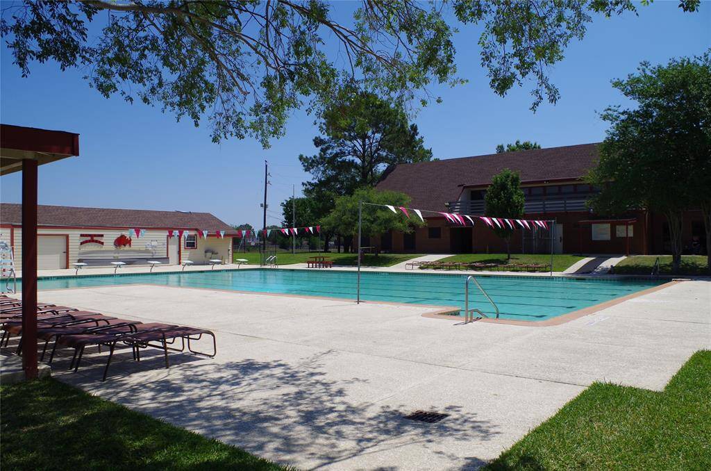 Community pool
