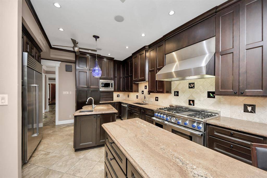 Refrigerator fits everything you’d need. Plenty of extra storage for all the bells and whistles you’d need to entertain
